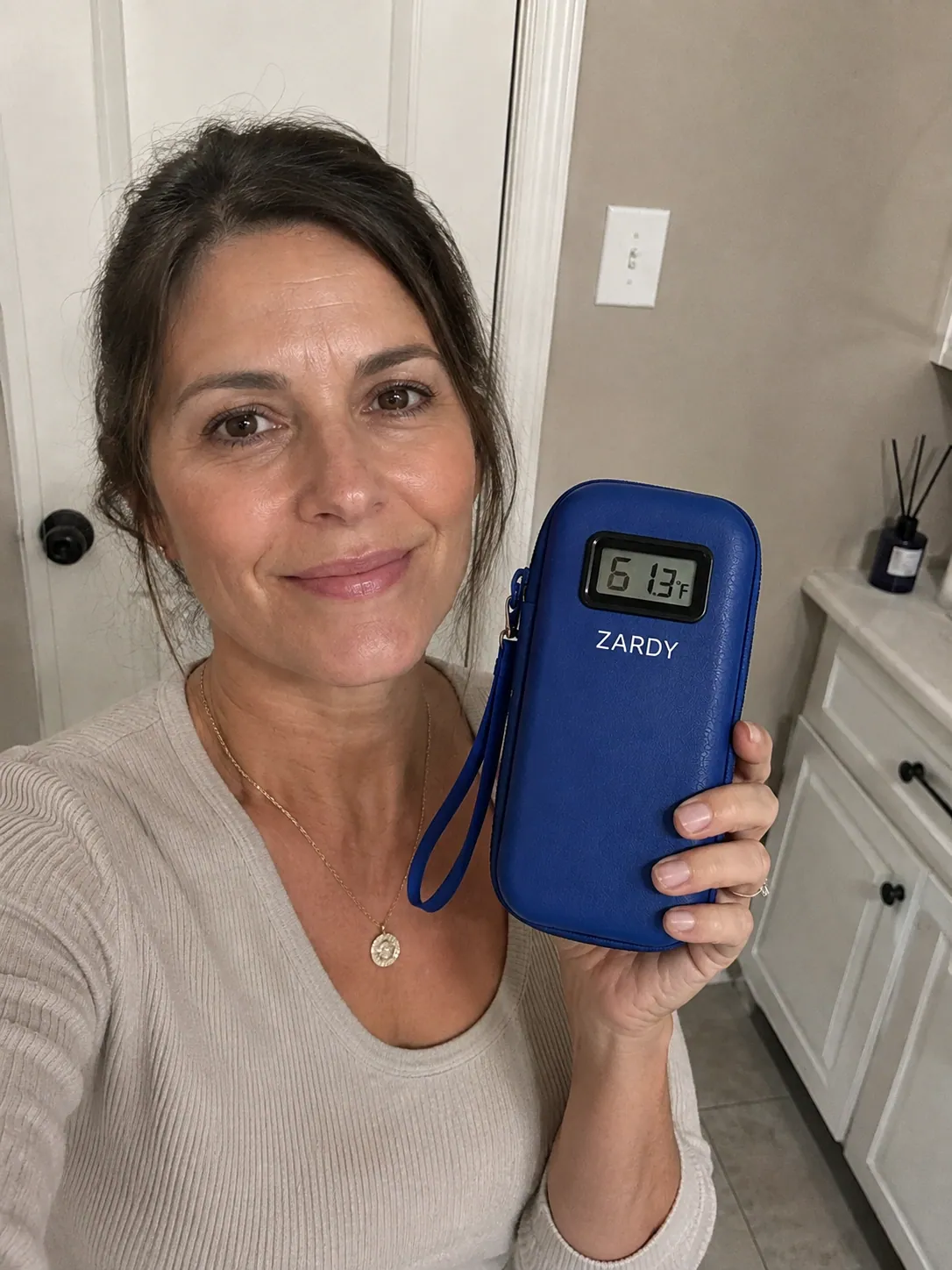 A customer with her case at home